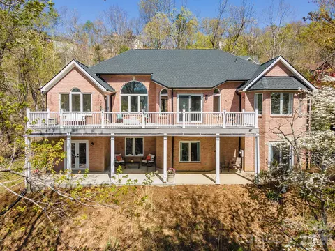 11 High Meadow Dr, Weaverville, NC 28787