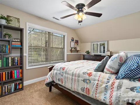 Bedroom - 4823 Max Patch Rd, Clyde, NC 28721 photo 4 of 4