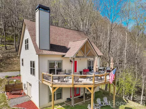 4823 Max Patch Rd, Clyde, NC 28721