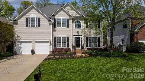 913 Grayscroft Dr, Waxhaw, NC 28173