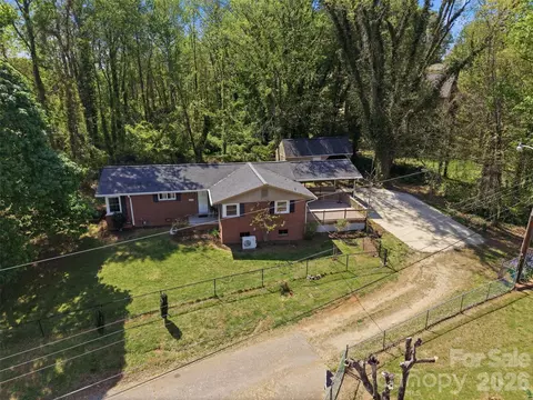 409 Walnut Ne Pl NE, Lenoir, NC 28645