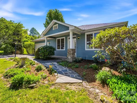 35 Stonecrest Ct, Flat Rock, NC 28731