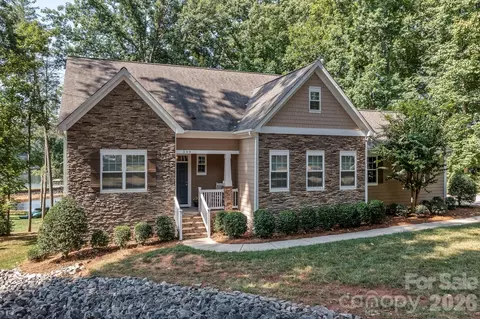 348 Catalina Dr, Mooresville, NC 28117