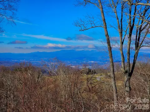 214 Summerset Dr, Hendersonville, NC 28792