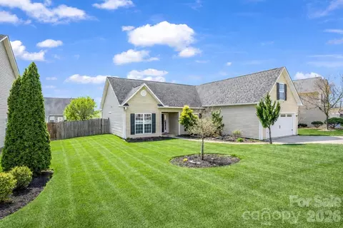 33 Lumber River Rd, Fletcher, NC 28732