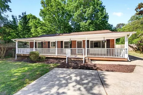 900 E John St, Matthews, NC 28105