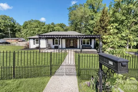 222 Cliffside Dr, Kannapolis, NC 28081