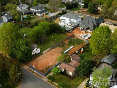 557 Melbourne Ct, Charlotte, NC 28209