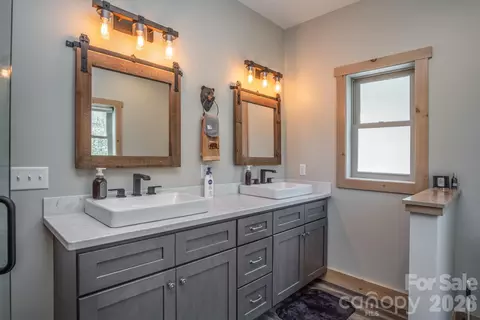 Bath - 3171 E Fork Rd, Brevard, NC 28712 photo 3 of 7