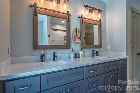 Bath - 3171 E Fork Rd, Brevard, NC 28712 photo 6 of 7