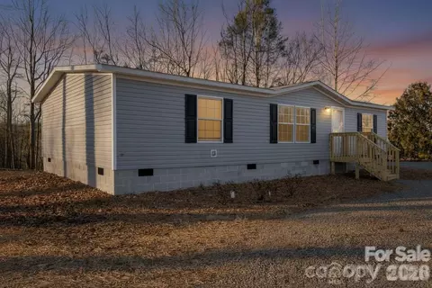 151 Mourning Dove Dr, Marion, NC 28752