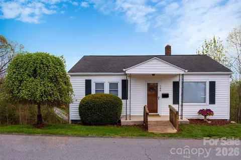 166 Spruce St, Canton, NC 28716