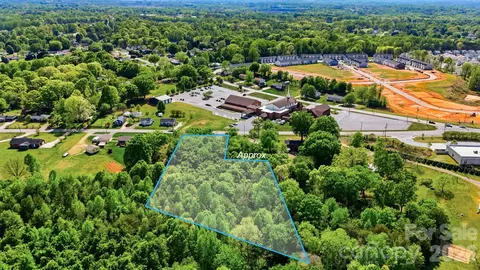 1721 Kool Park Ne Rd NE, Hickory, NC 28601 photo 4