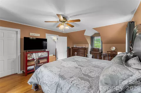 Bedroom - 9 Crescent Dr, Marion, NC 28752 photo 1 of 2