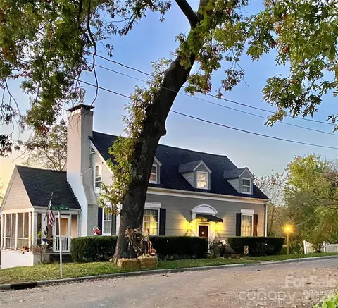 9 Crescent Dr, Marion, NC 28752