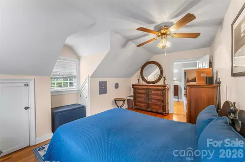 Bedroom - 9 Crescent Dr, Marion, NC 28752 photo 2 of 2