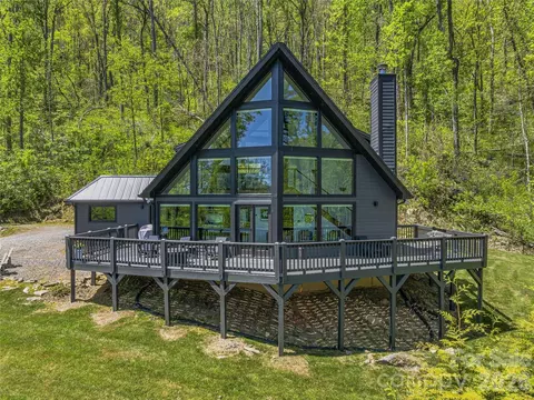 110 N Knob Ln, Weaverville, NC 28787