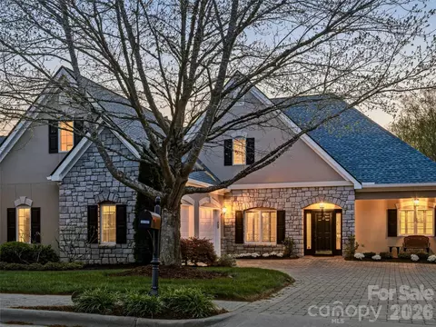 33 Tiverton Ln, Asheville, NC 28803