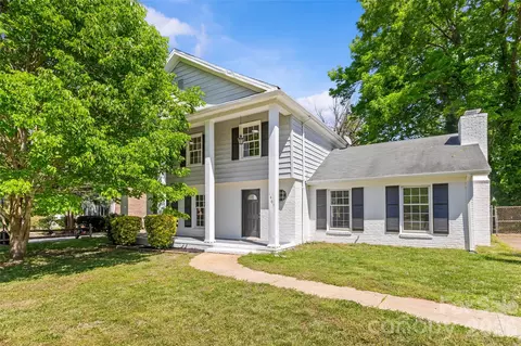 1401 Cedarwood Ln, Charlotte, NC 28212
