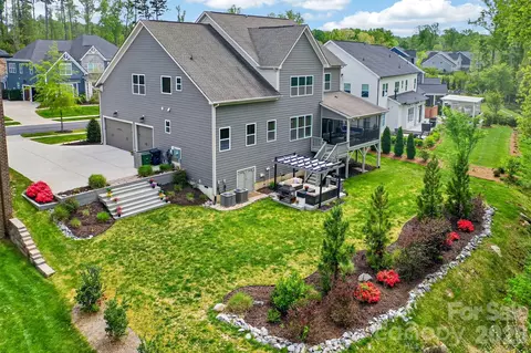 Exterior - 18421 Doves Crest Rd, Cornelius, NC 28031 photo 5 of 11