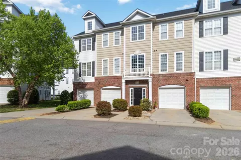 6432 Park Pond Dr, Charlotte, NC 28262