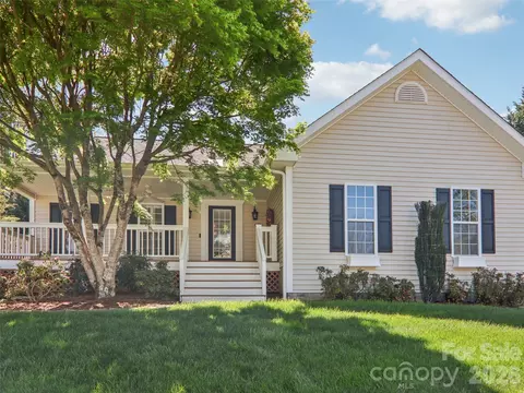 117 Apple Meadow Ct, Hendersonville, NC 28739