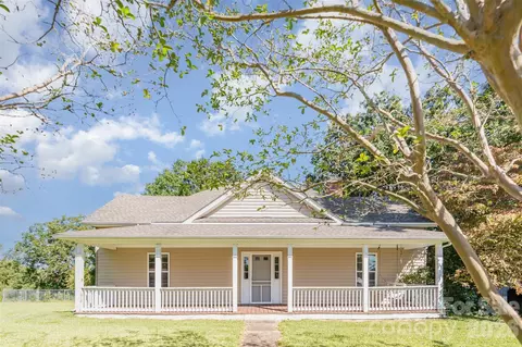 4030 Peachtree St, Hickory Grove, SC 29717