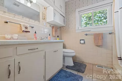 Bath - 71 Laurel Mountain Rd, Brevard, NC 28712 photo 1 of 2