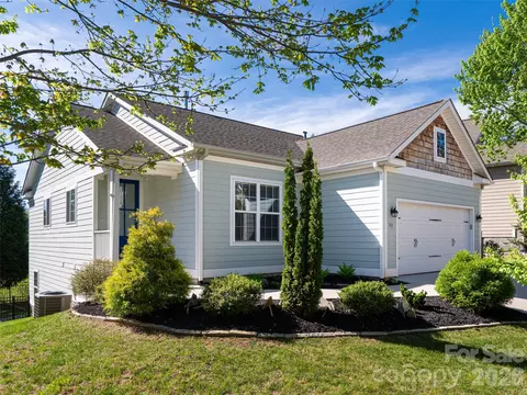 17 Dreambird Dr, Leicester, NC 28748