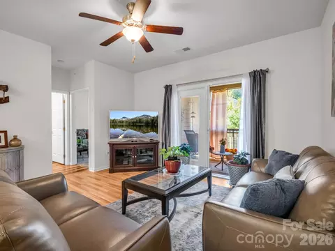 91 Brickton Village 301 Cir #301, Fletcher, NC 28732