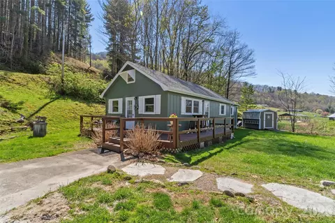 24 Baldridge Dr, Burnsville, NC 28714