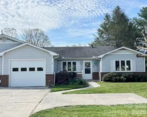 3 Wintry Dr, Hendersonville, NC 28792