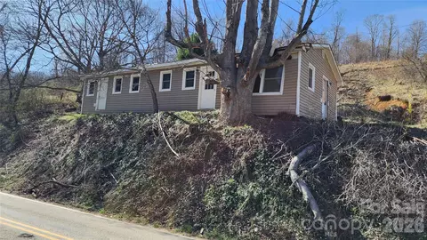 2244 E Little Horse Creek Rd, Lansing, NC 28643
