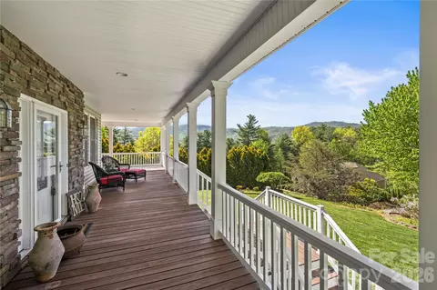 420 Kanuga Forest Dr, Hendersonville, NC 28739