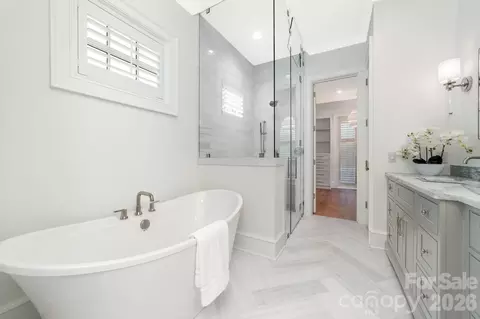 Bath - 222 Walnut St, Davidson, NC 28036 photo 3 of 7