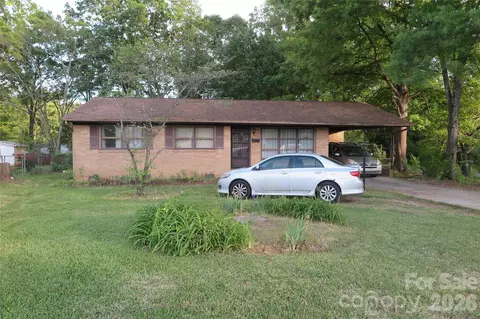 419 S Church St, Lowell, NC 28098