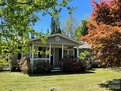 1610 Willow Rd, Hendersonville, NC 28739