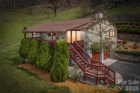 134 Hillside Dr, Maggie Valley, NC 28751