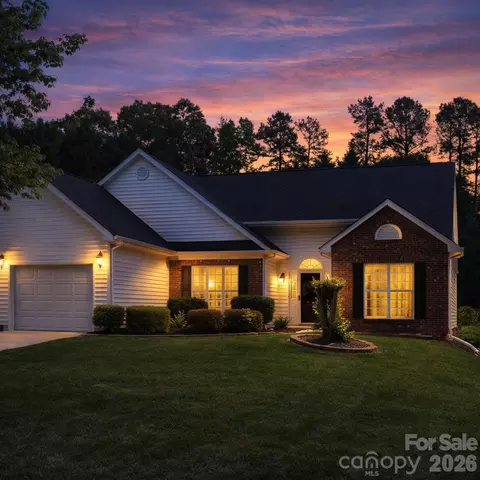 2810 Patten Hill Dr, Matthews, NC 28105