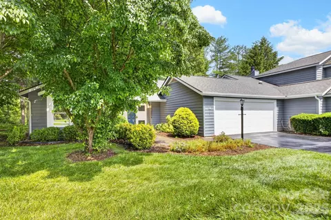 10 Laurel Place Dr, Asheville, NC 28803