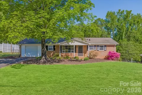 105 Vina Pl, Mount Holly, NC 28120