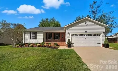1641 Farmington Hills Dr, Conover, NC 28613