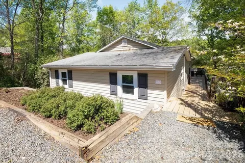 257 Rolling View Dr, New London, NC 28127