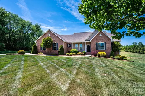 379 Horseshoe Bend Rd, Hudson, NC 28638