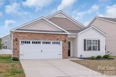 9037 Remnick Dr, Gastonia, NC 28056