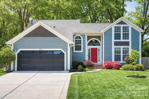 8700 Heather View Ct, Charlotte, NC 28216