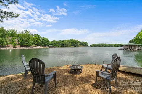 121 Rhinehill Dr, Mooresville, NC 28117