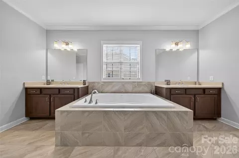 Bath - 2166 Stratton Pl, Fort Mill, SC 29708 photo 2 of 5