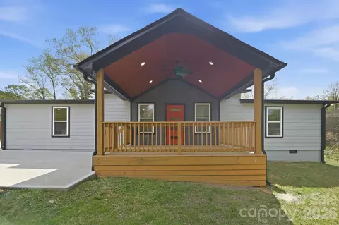 501 Friendship Dr, Matthews, NC 28105