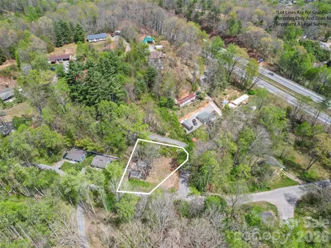 26 Lansing Rd, Waynesville, NC 28786